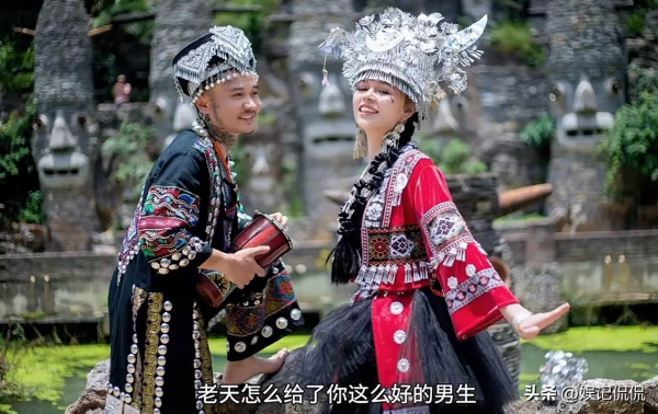 KAIYUN：跨国网红女主播去世家人在灵堂打麻将引争议(图10)