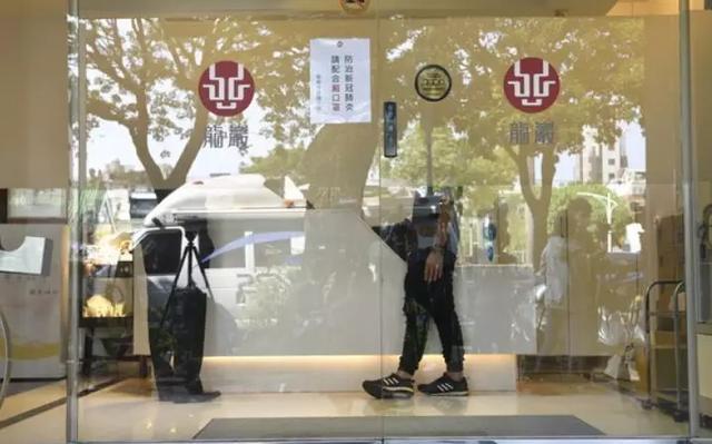 刘真灵堂布置曝光！现场布满粉白色花海灵堂一天要价一万多(图5)