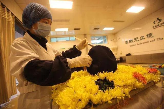 我国为什么要推行火葬？人死后火化时会经历什么？看完涨知识(图12)