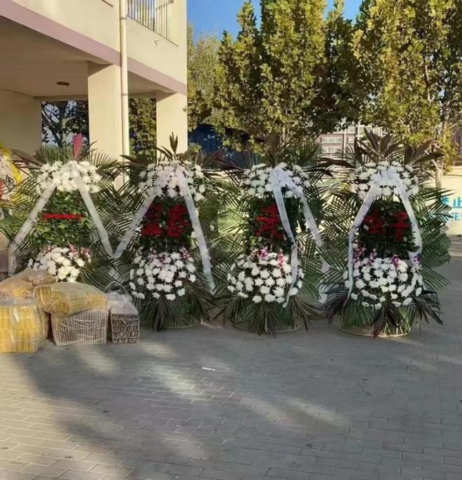 我25岁殡葬师同事大多是年轻人一天24小时月薪一万多(图4)