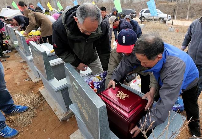 “土葬､火葬”争议终结明年统一改革方案出炉农民态度如何？(图4)