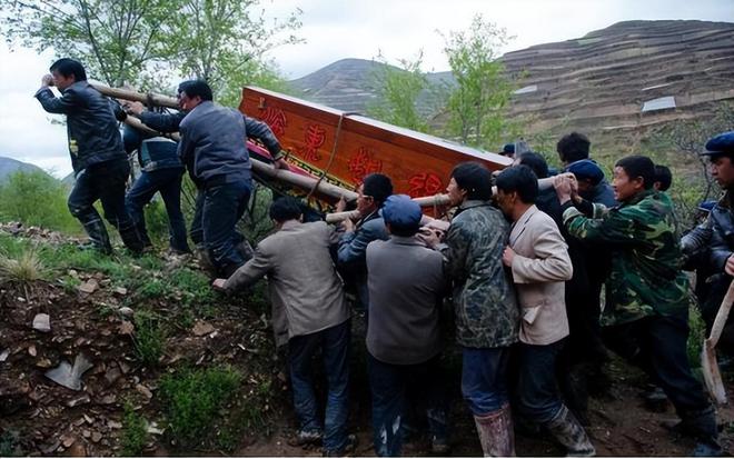“土葬､火葬”争议终结明年统一改革方案出炉农民态度如何？(图7)