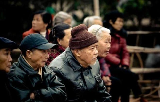 中国人口死亡高峰逼近！22年去世1041万、23年1110万准备好了吗(图4)