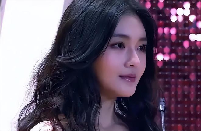太寒酸！大S墓地与邓丽君为邻塔葬规格曝光网友直呼：鸽子笼(图6)