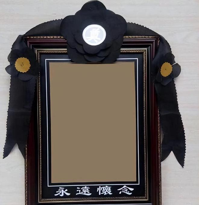 老人安葬后遗像是烧掉还是留着？切记不能乱放建议了解如何处理(图9)