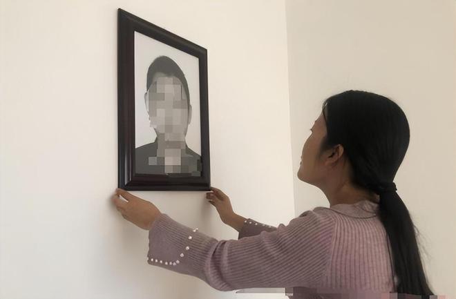 老人安葬后遗像是烧掉还是留着？切记不能乱放建议了解如何处理(图13)
