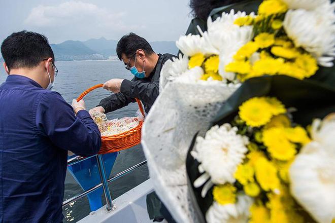 为何说土葬比火葬更可怕？尸体下葬后的一个月到底发生了什么？(图32)