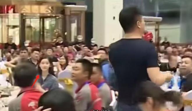 KAIYUN入口：京东举办新春家宴刘强东现身发言章泽天一脸崇拜甜蜜暴击(图2)