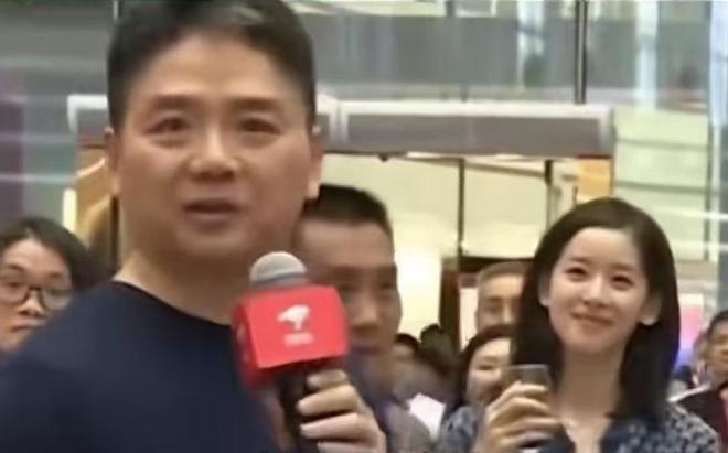KAIYUN入口：京东举办新春家宴刘强东现身发言章泽天一脸崇拜甜蜜暴击(图5)