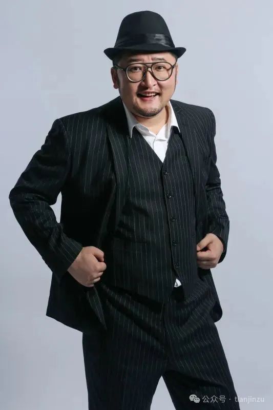 42岁热播剧演员在街头摆摊刷鞋！(图3)