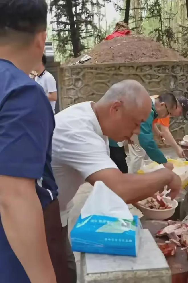 没有忘本！“体操王子”李宁回广西祭祖全家大合照墓地真风光(图3)