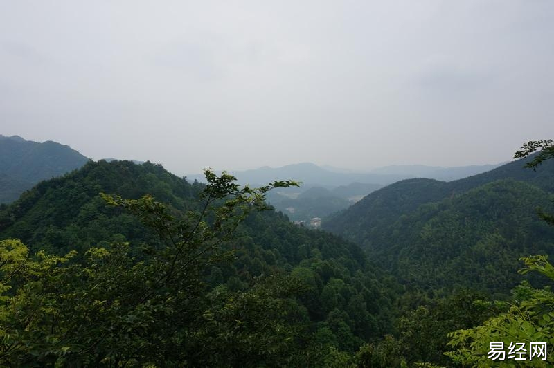 2024风水什么样的属于吉相的墓地？风水布局-易经网(图1)