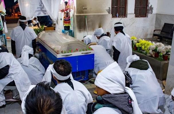 KAIYUN入口：葬礼行业的年轻人：与恐惧期望和尊重作斗争(图2)