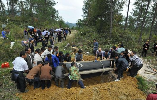 2024起农村土葬、火葬政策将有大调整！重点执行“2拆2清”！(图2)