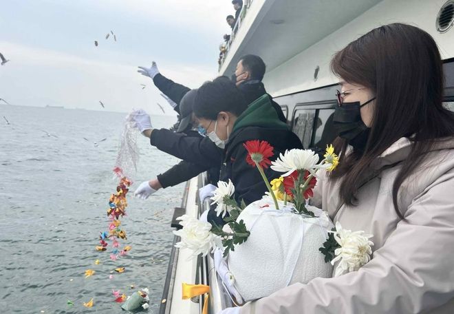 KAIYUN入口：中国最硬的刚需崩了：年轻人开始整顿殡葬业(图3)