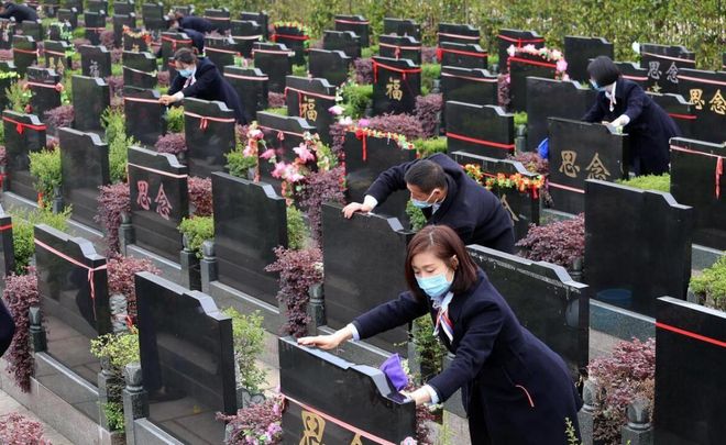 KAIYUN入口：中国最硬的刚需崩了：年轻人开始整顿殡葬业(图5)