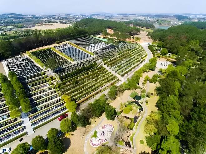 KAIYUN入口：武汉【流芳陵园】优势分析_墓型介绍_墓地价格_环境_地址(图2)