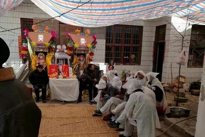 二十年后中国丧葬将会转变很多独生子女对待死去的父母(图2)