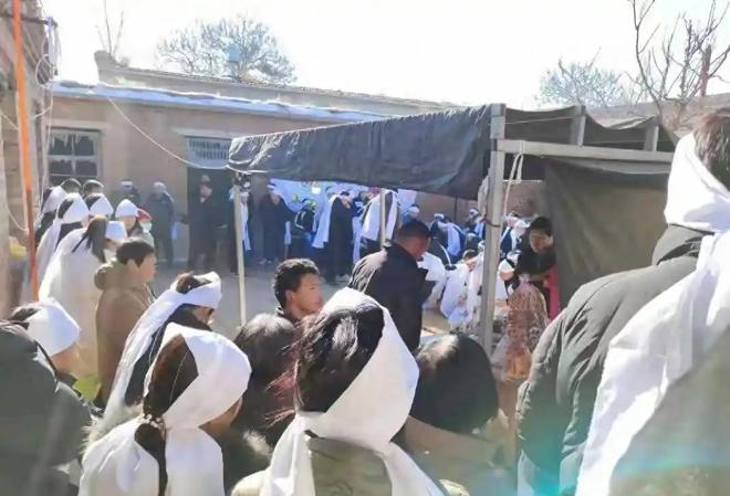 山东农村出现“一日葬”：上午离世下午下葬子女连夜回城上班(图2)