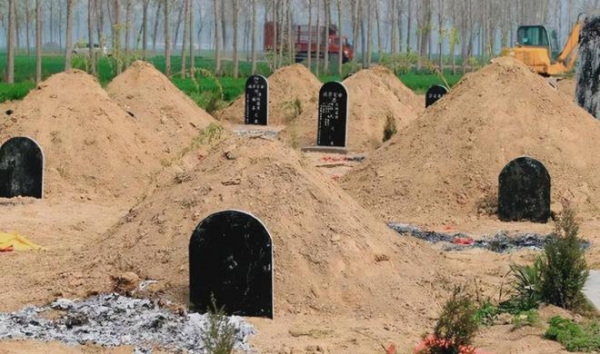 农村丧葬新规来了土葬火葬之争有了答案(图1)