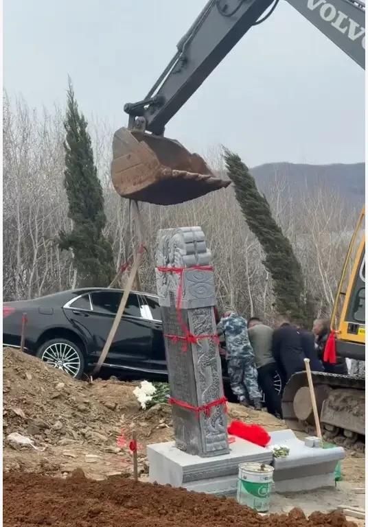 辽阳奔驰陪葬后续：多部门介入豪车当天被挖出律师称已涉违法(图6)