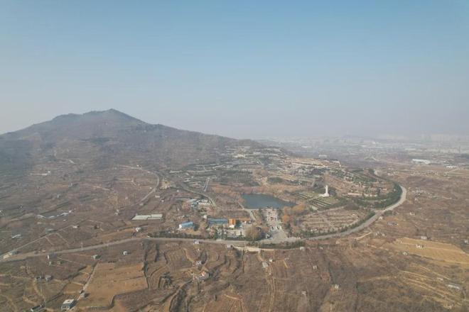 暗访泰山长安陵园：皇家风水烈士陵园当噱头卖活人墓被罚700万(图1)